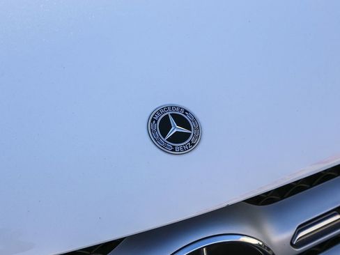 Used 2021 Mercedes-Benz GLC 300 4MATIC image 9