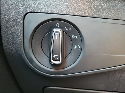 Used 2022 Volkswagen Tiguan SE AWD/4WD image 15