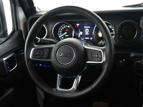 Used 2022 Jeep Wrangler Unlimited Sahara image 15