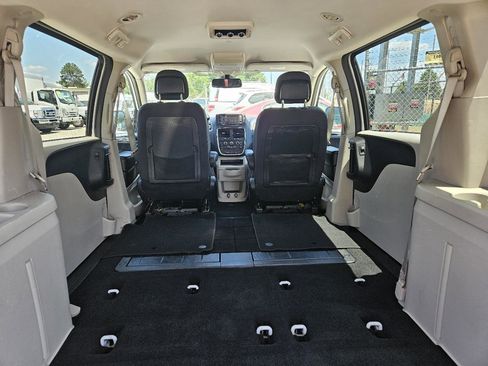 Used 2019 Dodge Grand Caravan SE FWD image 37