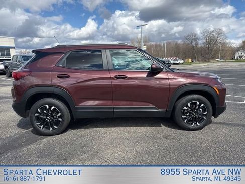 Used 2023 Chevrolet TrailBlazer LT w/ Convenience Package image 2