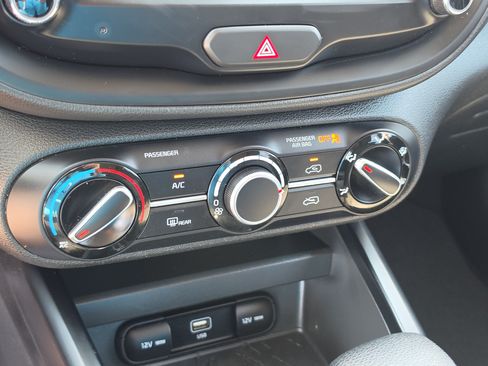 Certified 2025 Kia Soul LX w/ LX Technology Package FWD image 24