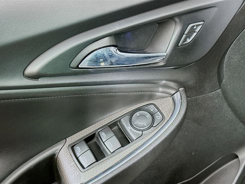 Used 2018 Chevrolet Malibu LT w/ Leather Package image 15