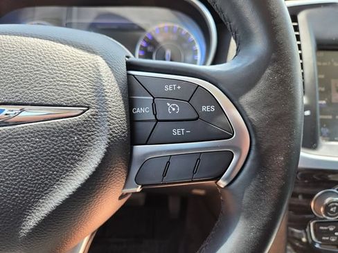 Used 2015 Chrysler 300 Limited RWD image 28