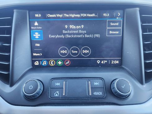 Used 2023 GMC Acadia SLE image 13