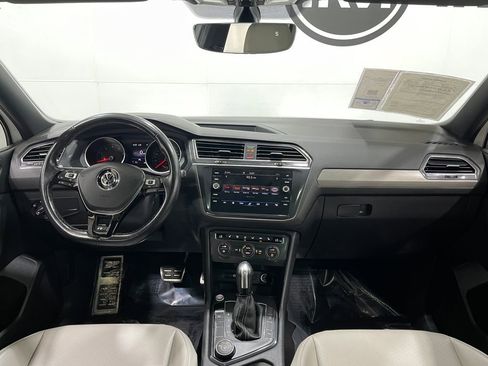 Used 2021 Volkswagen Tiguan SE R-Line image 18