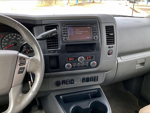 Used 2021 Nissan NV 3500 SL image 6