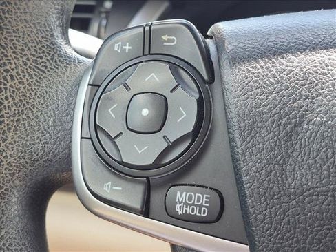 Used 2013 Toyota Camry LE FWD image 12