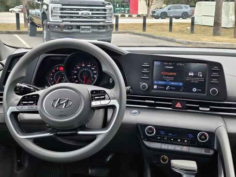 Used 2023 Hyundai Elantra SEL image 9