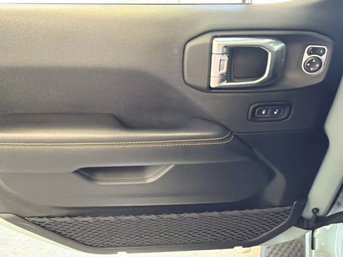 Used 2024 Jeep Wrangler Sahara image 21