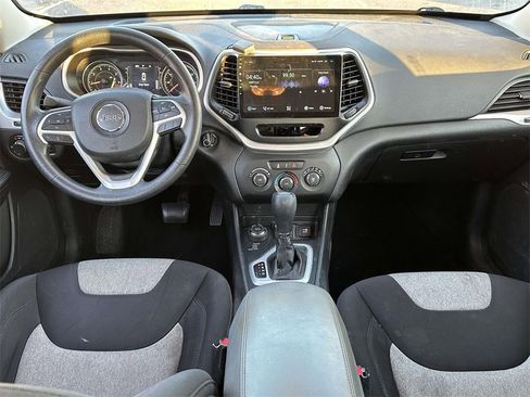 Used 2014 Jeep Cherokee Sport image 14