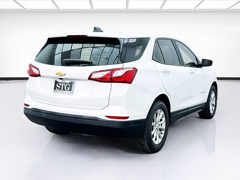 Used 2021 Chevrolet Equinox LS FWD image 4