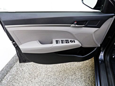 Used 2020 Hyundai Elantra SE FWD image 7