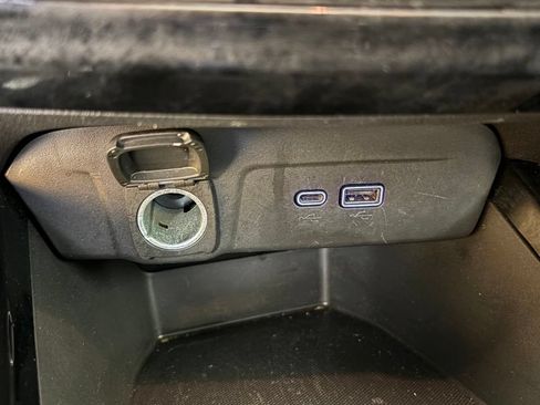 Used 2025 Chevrolet Trax LT FWD image 27