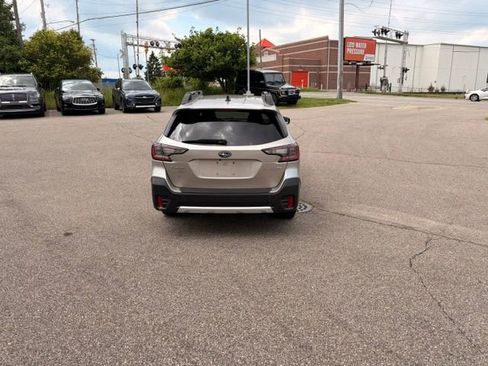 Used 2020 Subaru Outback Limited w/ Popular Package #2 AWD/4WD image 5
