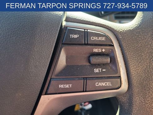 Used 2017 Hyundai Elantra SE image 30