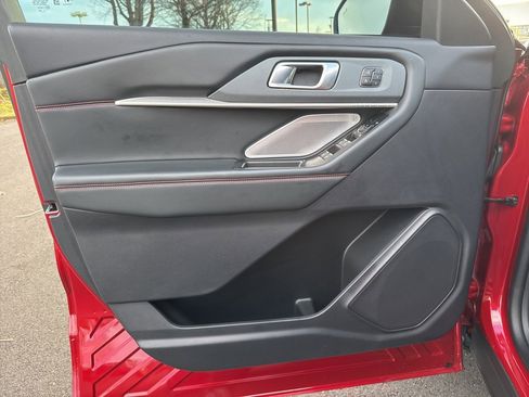 Used 2025 Ford Explorer ST image 11