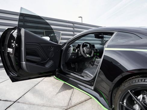 Used 2023 Aston Martin V12 Vantage image 34