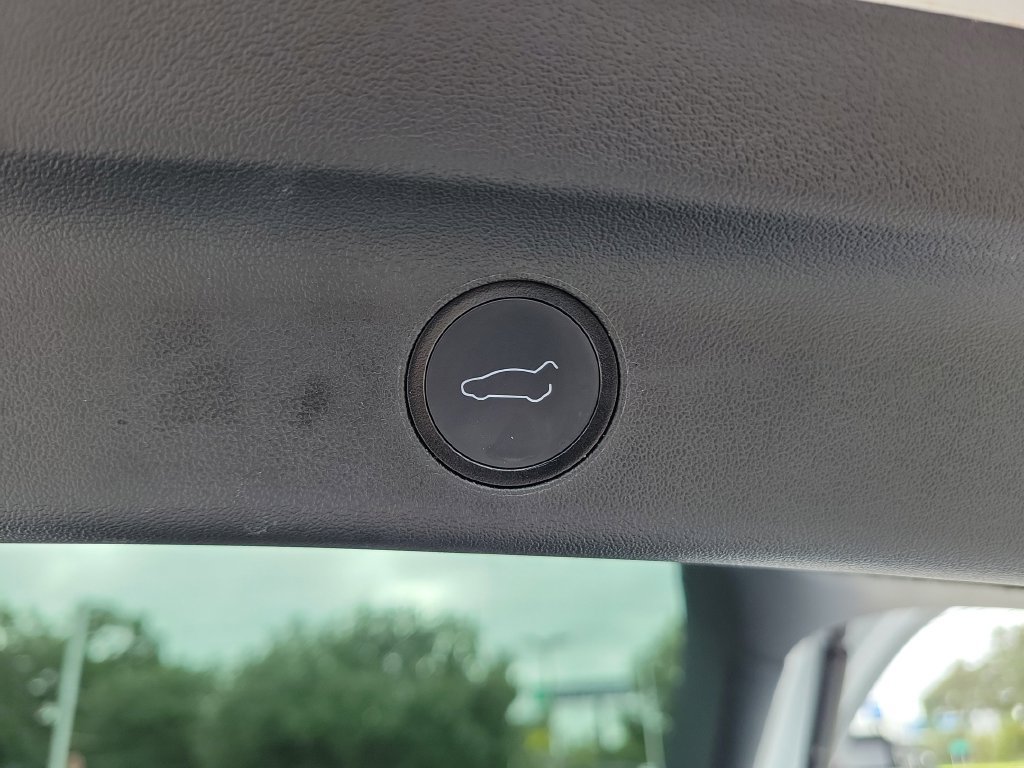 Used 2022 Tesla Model Y Long Range AWD/4WD image 16