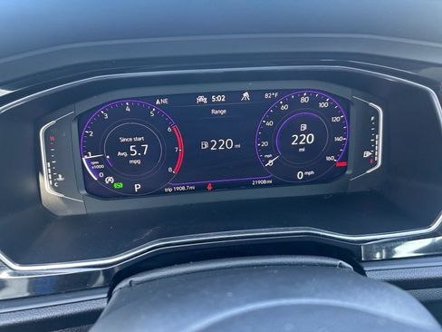 Used 2023 Volkswagen Jetta SEL FWD image 2