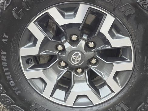 Used 2023 Toyota Tacoma TRD Off-Road image 9