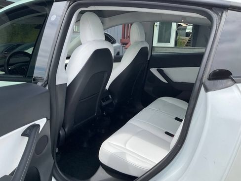 Used 2021 Tesla Model Y Long Range AWD/4WD image 29