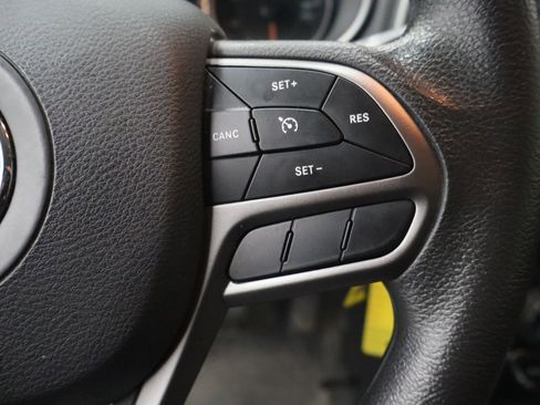 Used 2020 Jeep Cherokee Latitude image 18