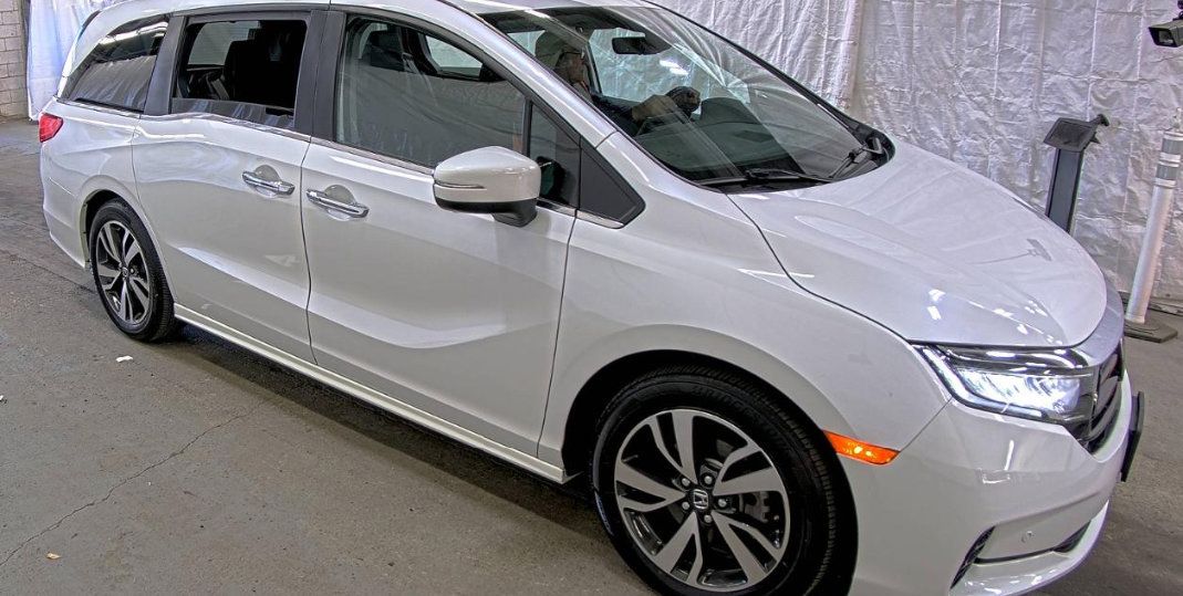 Used 2023 Honda Odyssey Touring image 3