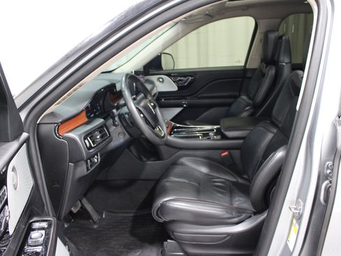 Used 2024 Lincoln Aviator Reserve w/ Equipment Group 201A AWD/4WD image 3