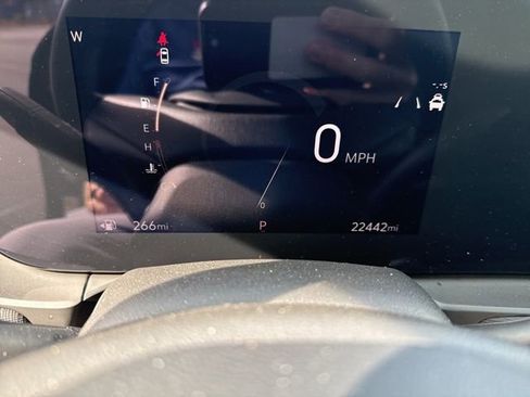 Used 2025 Buick Envista Sport Touring image 16