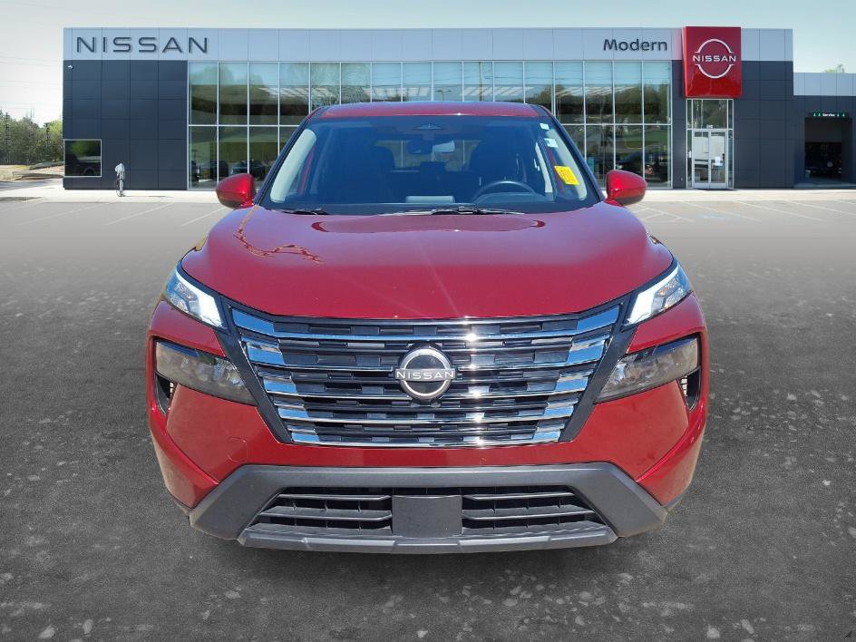 Certified 2025 Nissan Rogue SV FWD image 2