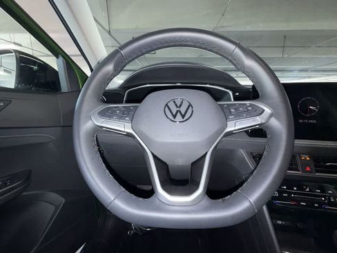 Used 2025 Volkswagen Taos SE FWD image 15
