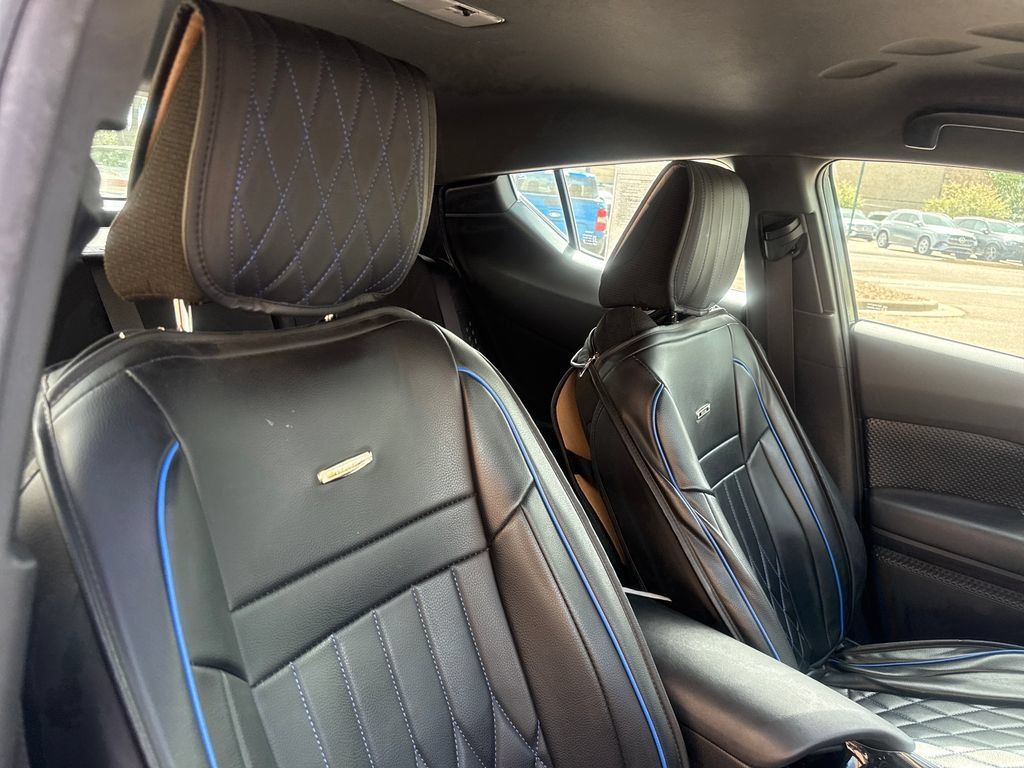 Used 2019 Toyota C-HR XLE FWD image 32