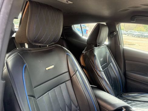 Used 2019 Toyota C-HR XLE FWD image 32