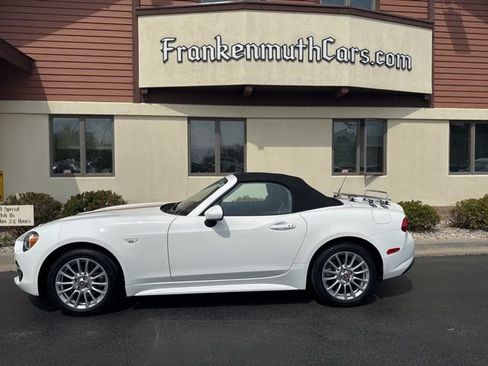 Used 2019 FIAT 124 Spider Classica w/ Technology Group RWD image 3