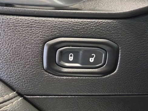 Used 2022 Jeep Wrangler Unlimited Sahara w/ Cold Weather Group AWD/4WD image 16