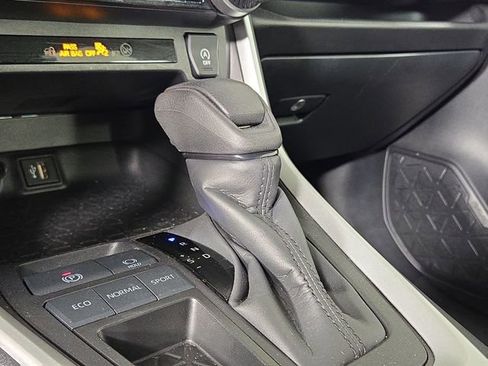 Used 2025 Toyota RAV4 XLE FWD image 20