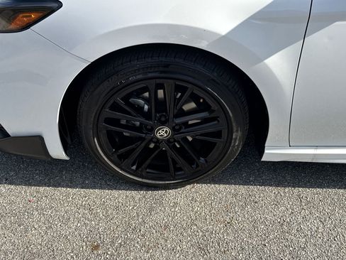 Used 2025 Toyota Camry SE image 11