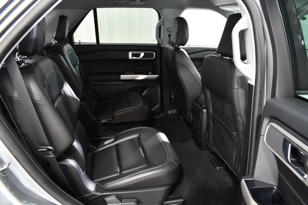 Used 2024 Ford Explorer XLT w/ Equipment Group 202A AWD/4WD image 19