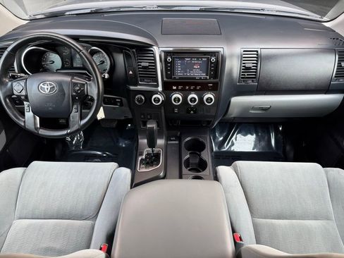 Used 2019 Toyota Sequoia SR5 AWD/4WD image 21