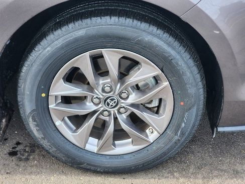 Used 2023 Toyota Sienna XLE image 9