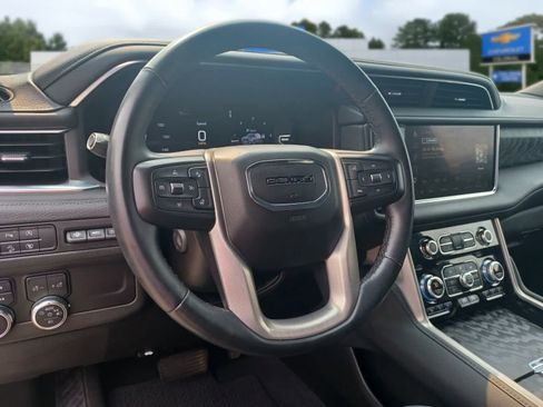 Used 2023 GMC Yukon XL Denali AWD/4WD image 9