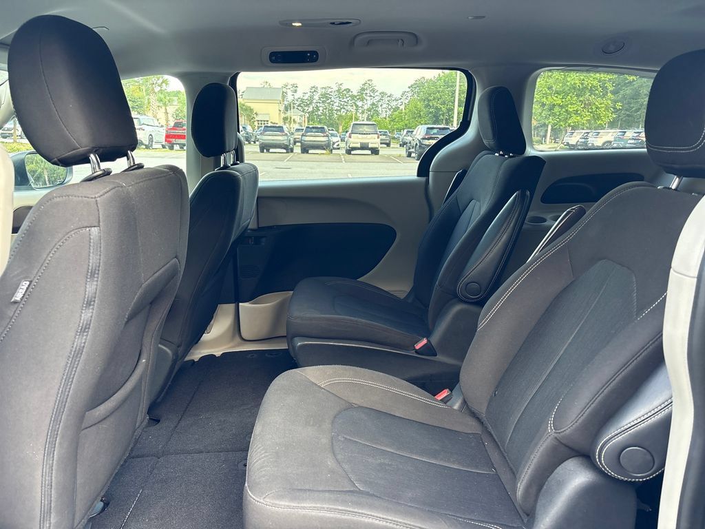 Used 2021 Chrysler Voyager LX FWD image 25