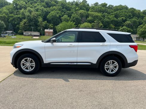 Used 2021 Ford Explorer XLT w/ Equipment Group 202A AWD/4WD image 2