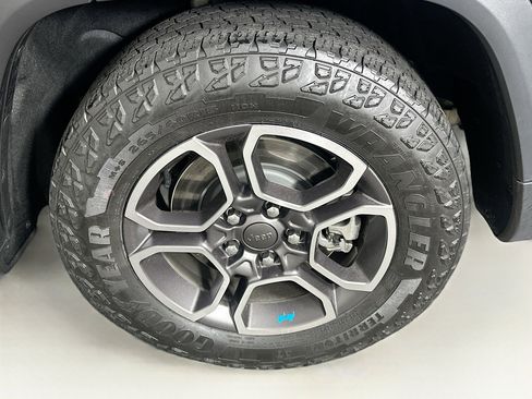 Used 2022 Jeep Grand Cherokee Trailhawk w/ Luxury Tech Group III AWD/4WD image 11