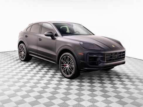 Certified 2025 Porsche Cayenne GTS AWD/4WD image 6