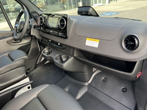 New 2025 Mercedes-Benz Sprinter 2500 image 22