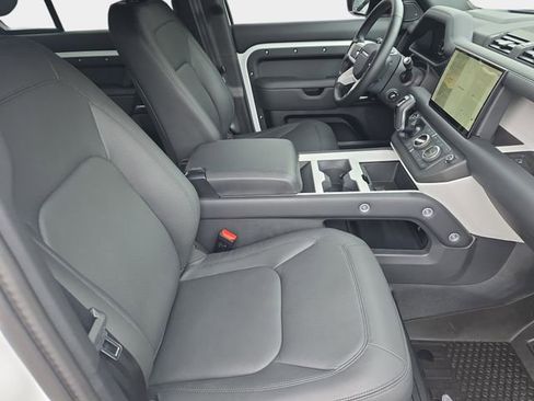 Certified 2025 Land Rover Defender 110 X-Dynamic SE AWD/4WD image 12
