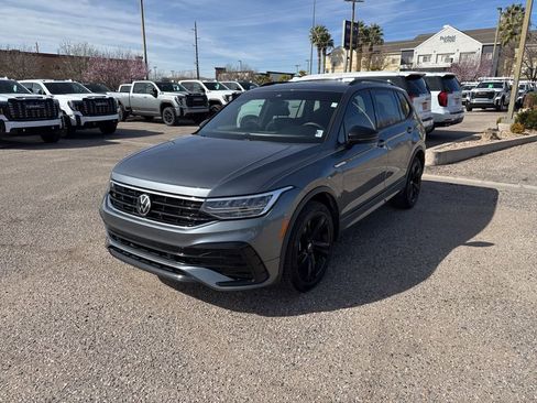 Used 2023 Volkswagen Tiguan SE R-Line image 1