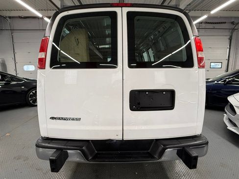 Used 2018 Chevrolet Express 2500 w/ Driver Convenience Package RWD image 9